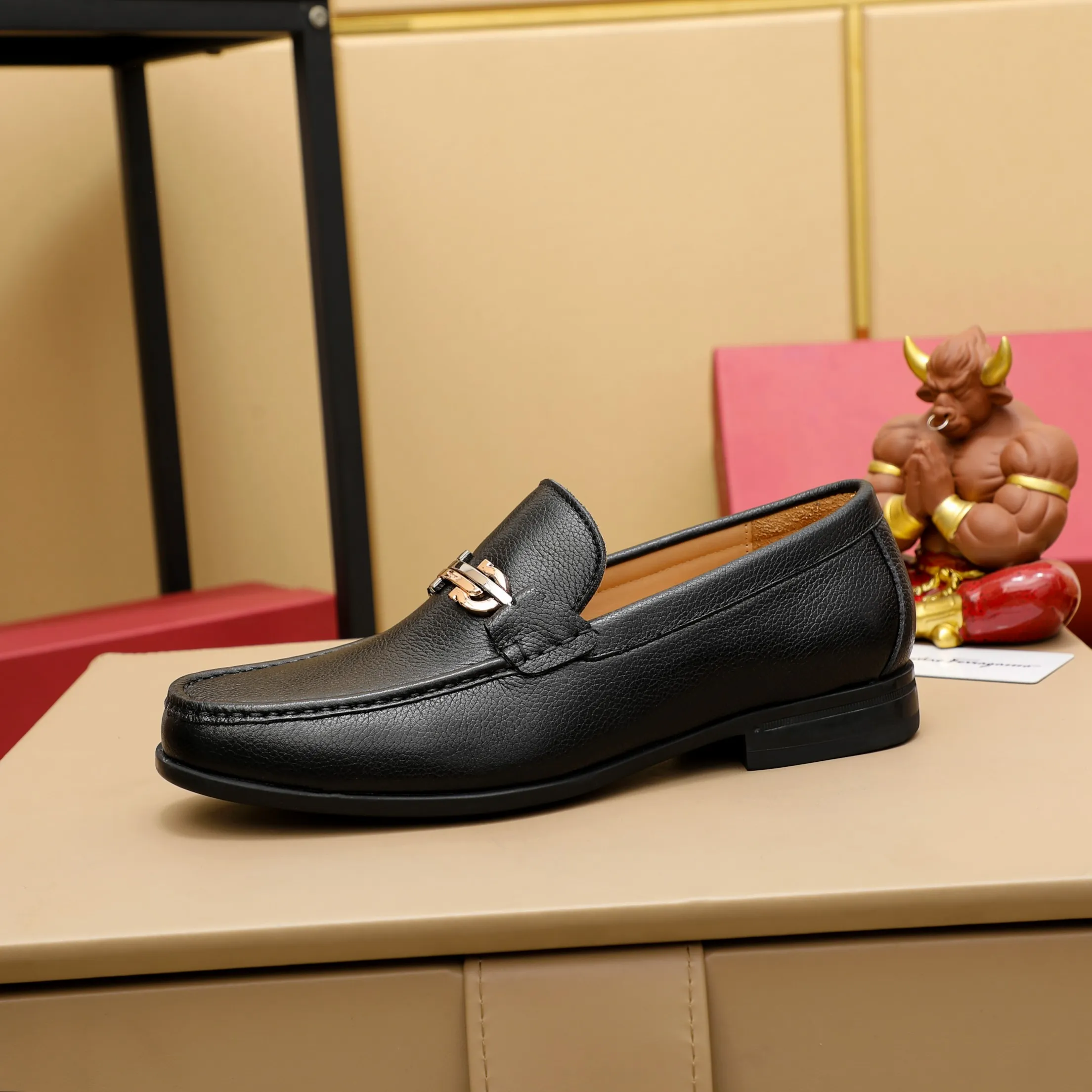 Men's clothing and shoes 💰460 🔥Ferragamo's new men's casual slip-on shoes🇨🇳Official website original 1:1 mold opening, original quality💯Fine workmanship, high-end luxury☘The upper is made of imported Italian first-layer cowhide🌴Luxury🐂leather lining🍓Rubber wear-resistant and non-slip outsole, breathable and comfortable to wear🍍The first choice for high-end men, black, size 38-45